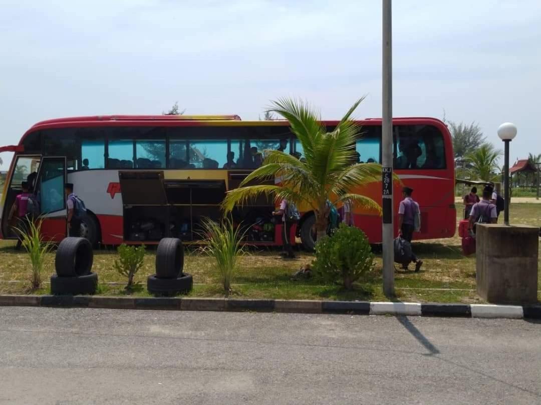 Kanza Beach Inn Marang Ngoại thất bức ảnh
