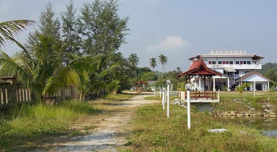 Kanza Beach Inn Marang Ngoại thất bức ảnh