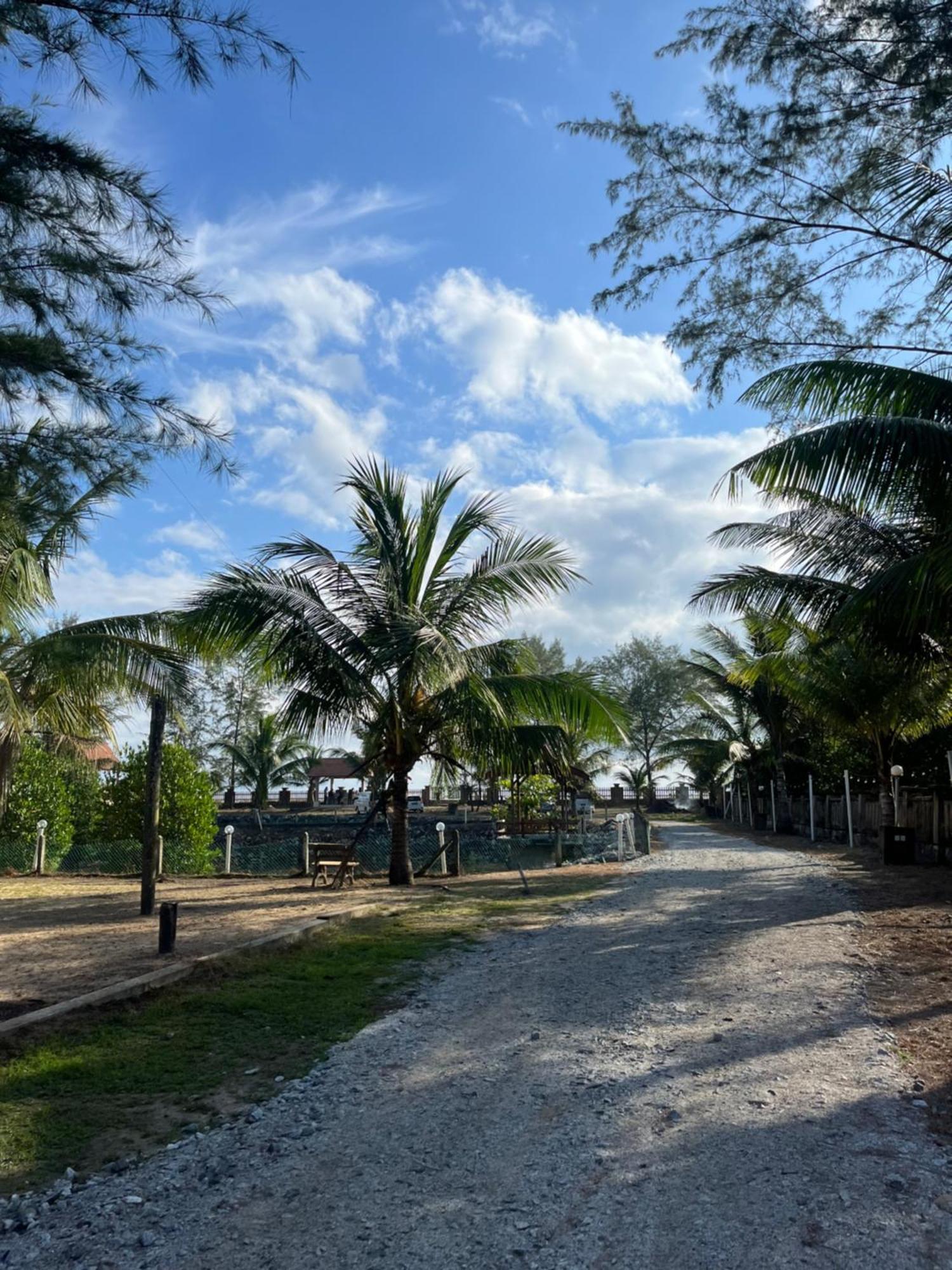 Kanza Beach Inn Marang Ngoại thất bức ảnh