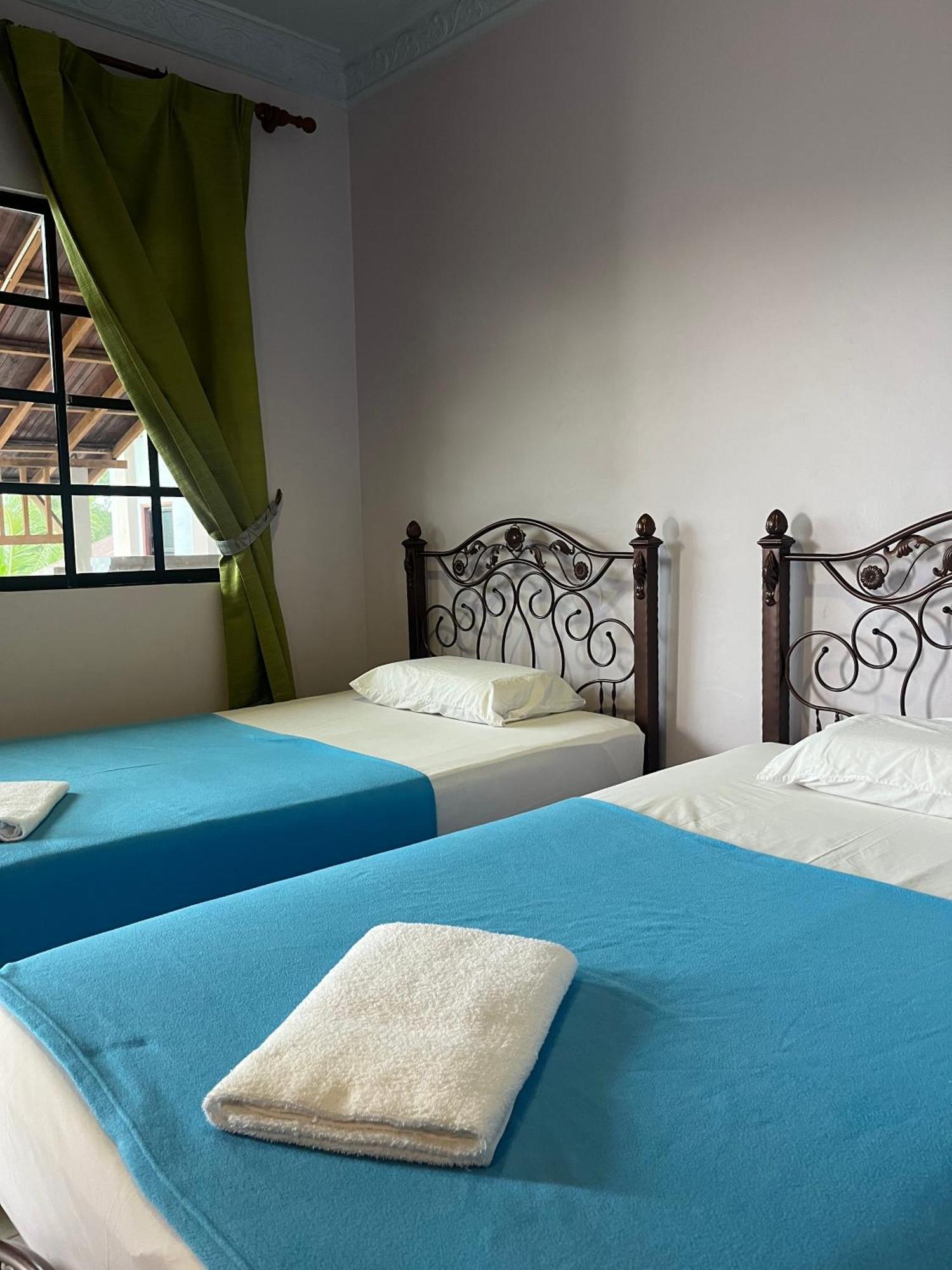 Kanza Beach Inn Marang Ngoại thất bức ảnh