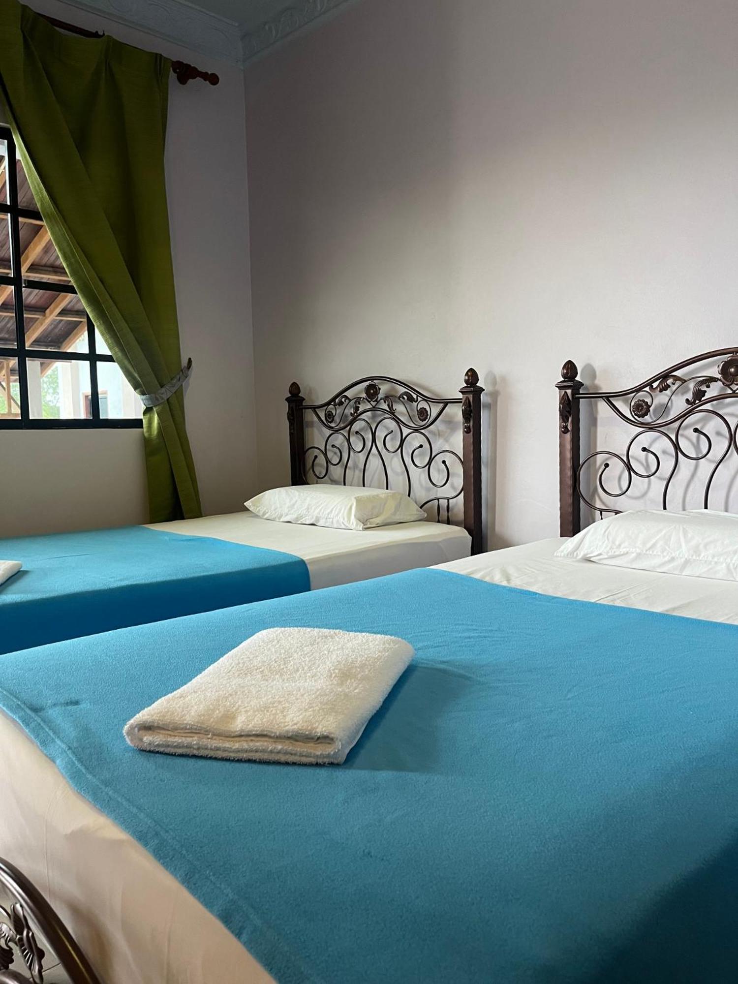 Kanza Beach Inn Marang Ngoại thất bức ảnh